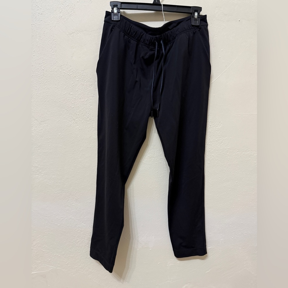 Lululemon black joggers / leggings. Size 8